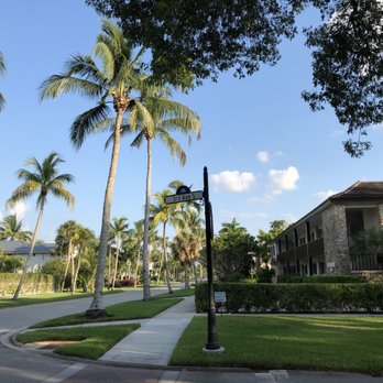 Lemon Tree Inn - Walking tour of beautiful homes near hotel. - Hotels Near Me - Naples, Florida