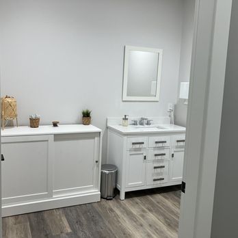 The Bar Method - Washroom Main Street. - Barre Classes Near Me - Vancouver, British Columbia The Bar Method - Washroom Main Street. - Barre Classes Near Me - Vancouver, British Columbia