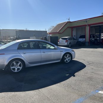 Amigo Auto Care - Drive through quick oil change service - Oil Change Stations Near Me - Victorville, California Amigo Auto Care - Drive through quick oil change service - Oil Change Stations Near Me - Victorville, California