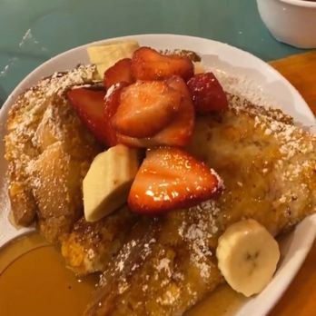 Two Chicks Cafe - French toast - Breakfast & Brunch Near Me - New Orleans, Louisiana