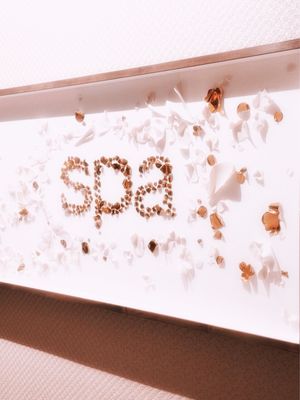 Four Seasons Hotel Toronto by null