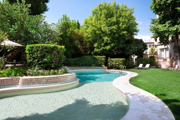 Sina Villa Medici, Autograph Collection by null