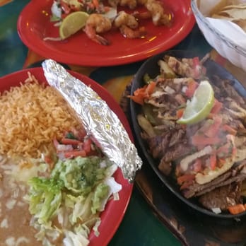 Salsa & Beer - Beef, Chicken and Shrimp Fajitas with rice, beans and guacamole - Mexican Near Me - Van Nuys, California