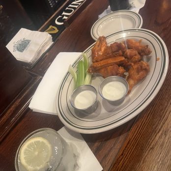 Dubliner Restaurant & Pub - Buffalo chicken - Irish Near Me - Washington, DC, District of Columbia