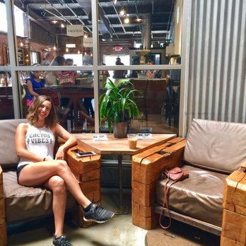 Honest Coffee Roasters - Outdoor seating - Coffee Roasteries Near Me - Franklin, Tennessee