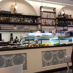 Bistro dei Prati! Frühstück mit Croissant und Cappuccino.