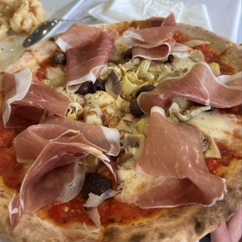 Lorenzo's Pizzeria - Margherita (few toppings would be much better. - Pizza Near Me - Glen Cove, New York