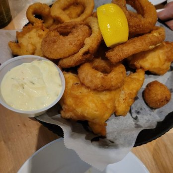 Pilot Pete's - American Near Me - Schaumburg, Illinois
