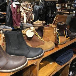 NEON - Kodiak boots.