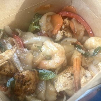 My Thai Go - Chicken and shrimp drunken noodles - Noodles Near Me - Baltimore, Maryland My Thai Go - Chicken and shrimp drunken noodles - Noodles Near Me - Baltimore, Maryland