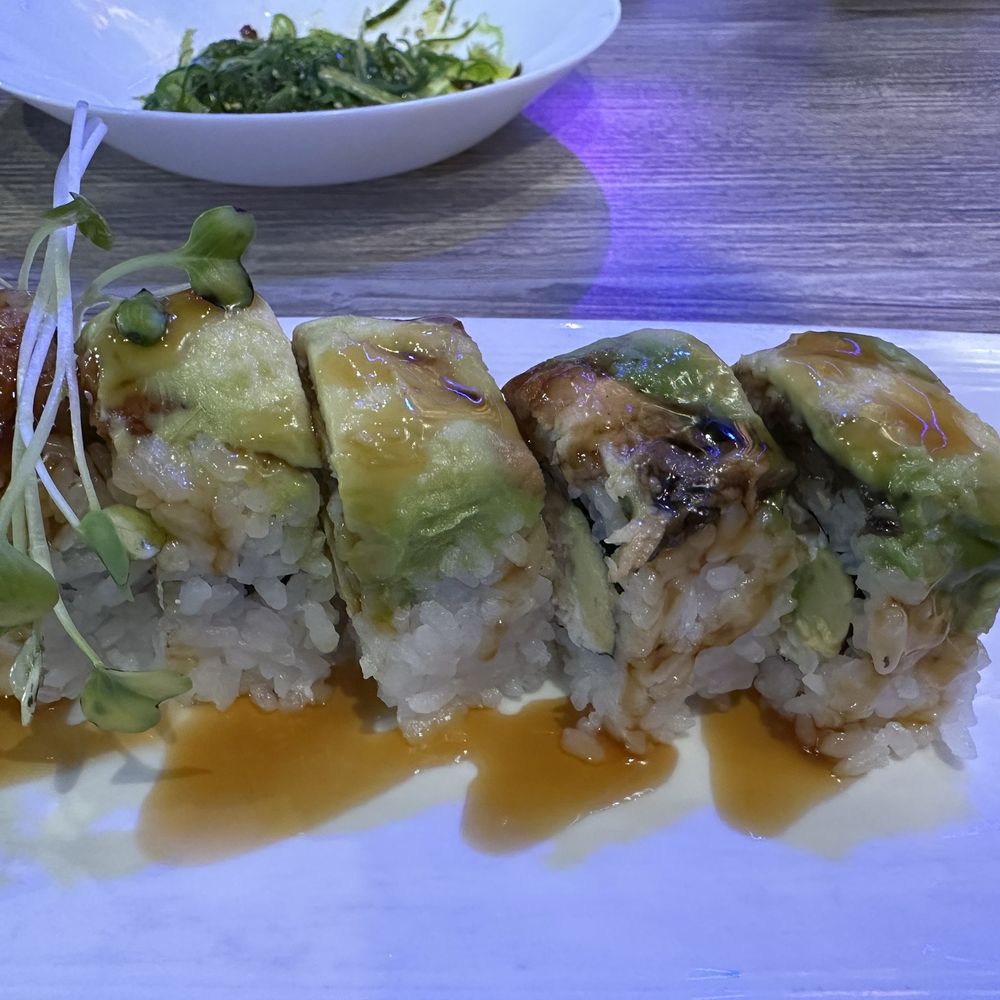 Sushi Momoyama - Caterpillar Roll - Sushi Bars Near Me - Concord, California Sushi Momoyama - Caterpillar Roll - Sushi Bars Near Me - Concord, California