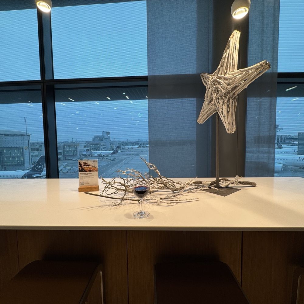 Lufthansa Senator Lounge - Airport Lounges Near Me Lufthansa Senator Lounge - Airport Lounges Near Me