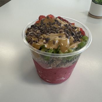 J+B Wellness Cafe - Britt's bowl - Juice Bars & Smoothies Near Me - Cottleville, Missouri