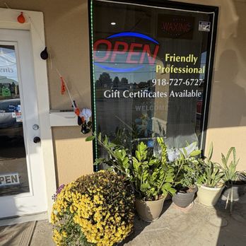 Voco Nails - Entrance to the shop. When the roses are in bloom, Kan pick some rose petals and put them in a water bowl. - Nail Salons Near Me - Broken Arrow, Oklahoma Voco Nails - Entrance to the shop. When the roses are in bloom, Kan pick some rose petals and put them in a water bowl. - Nail Salons Near Me - Broken Arrow, Oklahoma