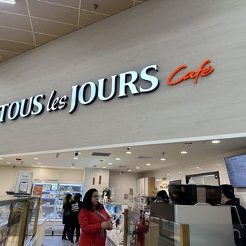 Tous Les Jours - the interior of a cafe - Bakeries Near Me - Germantown, Maryland