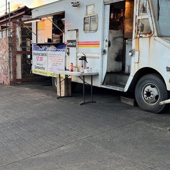Top's Deli - a food truck parked in a parking lot - Delis Near Me - Honolulu, Hawaii