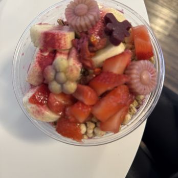 Berry Much - HAGRIDS DFRAGON - Acai Bowls Near Me - Seattle, Washington Berry Much - HAGRIDS DFRAGON - Acai Bowls Near Me - Seattle, Washington