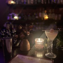 Baby Gee - Bar area, cocktails