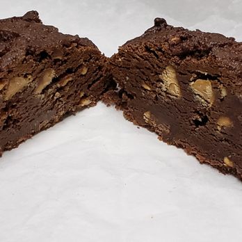 Torta Fina Bakeshoppe - Upper West Side Chocolate Peanut Butter Chunk Cookie, cross-sectioned. Decent chocolate, mild peanut butter flavor. - Bakeries Near Me - Babylon, New York