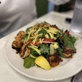 bellagreen - Blackened shrimp salad - American Near Me - Houston, Texas bellagreen - Blackened shrimp salad - American Near Me - Houston, Texas