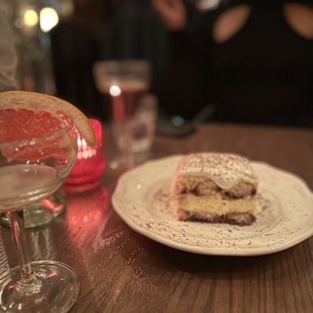 Donna's - Tiramisu - Italian Near Me - Los Angeles, California Donna's - Tiramisu - Italian Near Me - Los Angeles, California
