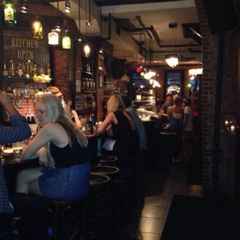 The Summit Bar - Long restaurant with great lighting and good vibe - Cocktail Bars Near Me - New York, New York