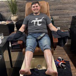 Gentlemens Republic Barbersalon - Mr. Rambo getting pampered like the King he is.