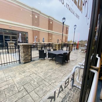 Basilico - Outside seating - Delis Near Me - Fredericksburg, Virginia