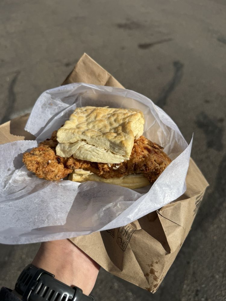 Biscuits @Mike's Logo