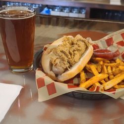 Fox Hops Brewery - Great Beer and the Braught tasted great! The fries were well seasoned too!