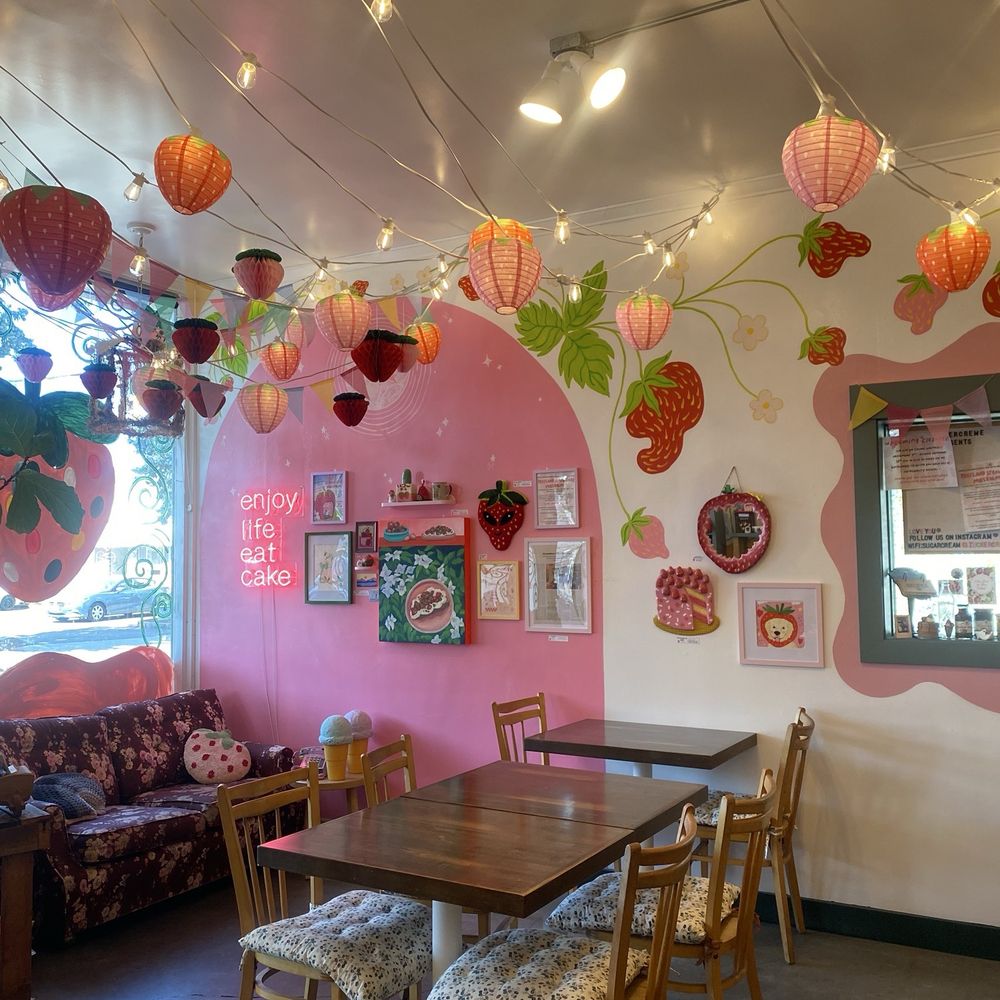 Seating area to enjoy coffee/ice cream. Seating area to enjoy coffee/ice cream.