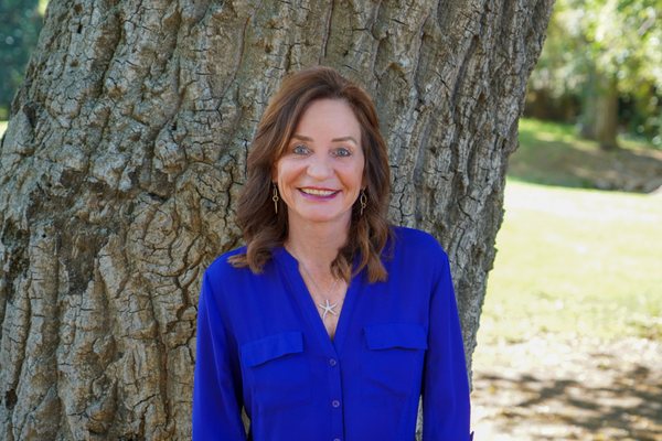Meet Deborah Rosaco, Life Coach & Couples Coach - Hello, I'm glad you stopped by. How can I help you to get some relief today?  My passion is to reduce pain you may be experiencing in your personal life as well as your relationship. I am committed to working with you in a heart-felt down-to-earth fashion that brings results. Some of my most valued and successful Couples Coaching methods come from training I received from the Gottman Institute. Combining this training with nearly 20 years of coaching experience I'll  help you practice these methods which enable you to hear and commiunicate with your partner unlike before. If you find yourself angry or frustrated and want a deeper understanding so you can begin to ask for what you would like, I can help.  If life or career are out of balance or unfulfilling I would like to assist you in discovery towards what you truly want. I look forward to hearing from you!