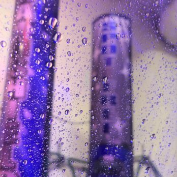 Holiday Stationstores - a cell phone in the rain - Gas Stations Near Me - Minneapolis, Minnesota