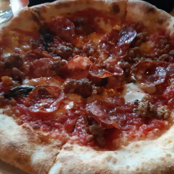Tutta Bella - PIETRO
tomato sauce, soppressata salami, italian sausage, fresh mozzarella, chile flake, basil - Pizza Near Me - Seattle, Washington Tutta Bella - PIETRO
tomato sauce, soppressata salami, italian sausage, fresh mozzarella, chile flake, basil - Pizza Near Me - Seattle, Washington