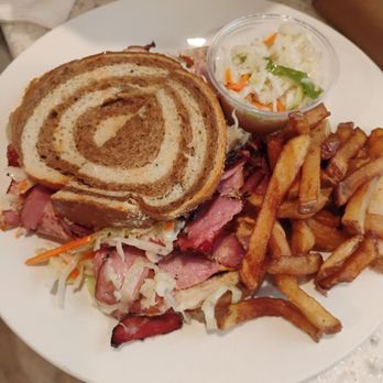 Lester's Deli - Le Maurice with " smoked meat" - Delis Near Me - Henderson, Nevada