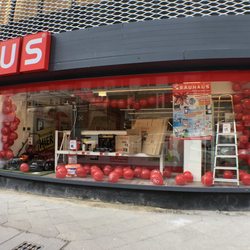 Bauhaus - Schaufenster mit Aktions-Angeboten