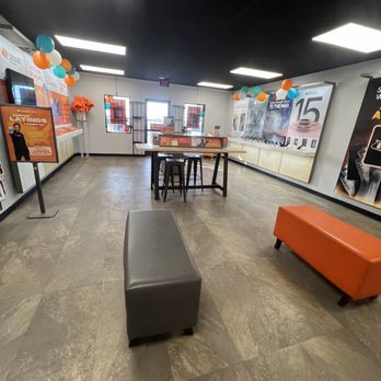 Boost Mobile Premier - Mobile Phones Near Me - Lubbock, Texas