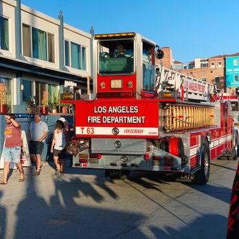 Venice Beach Boardwalk - Beaches Near Me - Venice, California