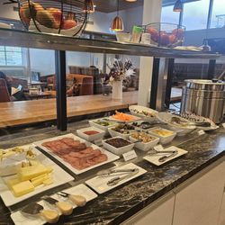 Manaia Lounge - Cheese and charcuterie wirh veggies