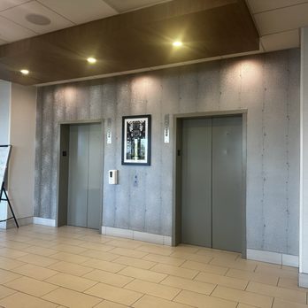 Holiday Inn Salem - Elevators - Hotels Near Me - Salem, Oregon