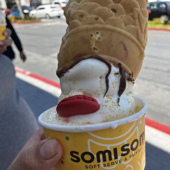 Somisomi - Upside down ah boom (milk, nuttela, macaroon, and Biscoff) - Ice Cream & Frozen Yogurt Near Me - Irvine, California Somisomi - Upside down ah boom (milk, nuttela, macaroon, and Biscoff) - Ice Cream & Frozen Yogurt Near Me - Irvine, California