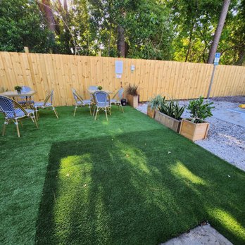 1985 Coffee - Cute outdoor space. - Coffee & Tea Near Me - Atlantic Beach, Florida
