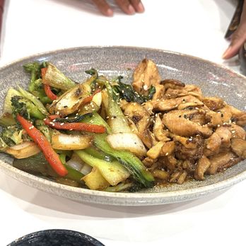 Dragon Garden - Chicken & Mushrooms With Mixed Vegetables - Sushi Bars Near Me - Glendale, California