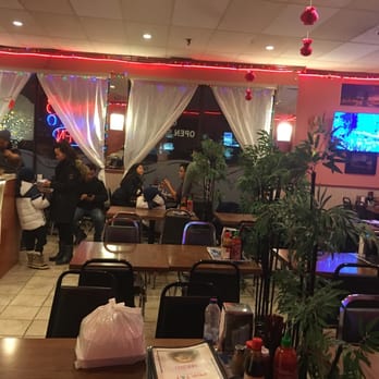 Pho T & T - people sitting at tables in a restaurant - Vietnamese Near Me - Vaughan, Ontario Pho T & T - people sitting at tables in a restaurant - Vietnamese Near Me - Vaughan, Ontario