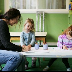 A La Vanille French Immersion Preschool - Doodling with la maîtresse.