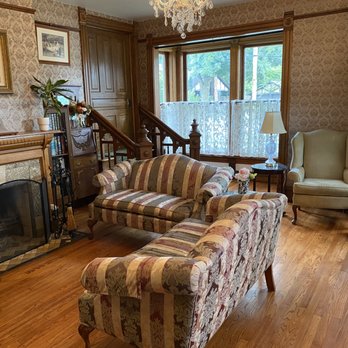 The Avery St Bed and Breakfast - Bed & Breakfast Near Me - Lowell, Michigan The Avery St Bed and Breakfast - Bed & Breakfast Near Me - Lowell, Michigan