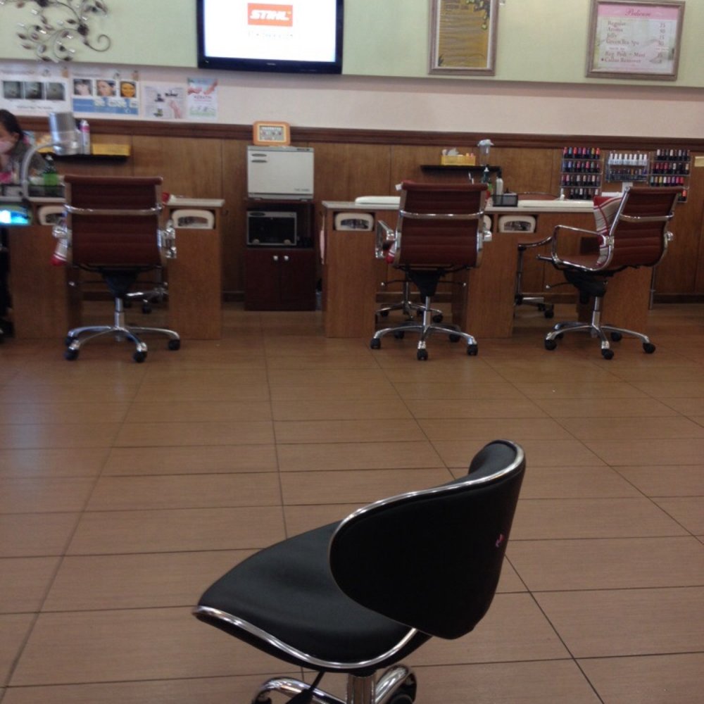 Java Nail & Spa - Big screens and chandeliers - Nail Salons Near Me - North Haven, Connecticut Java Nail & Spa - Big screens and chandeliers - Nail Salons Near Me - North Haven, Connecticut