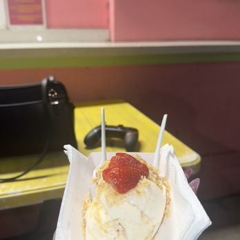 MOSA - Coconut and Kona coffee ice cream - Ice Cream & Frozen Yogurt Near Me - Honolulu, Hawaii