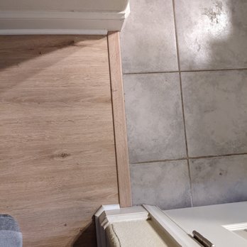 Top Floors - a corner of a bathroom with a bathtub - Flooring Near Me - Virginia Beach, Virginia Top Floors - a corner of a bathroom with a bathtub - Flooring Near Me - Virginia Beach, Virginia