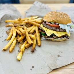 Bacon Cheeseburger with Idaho cut fries